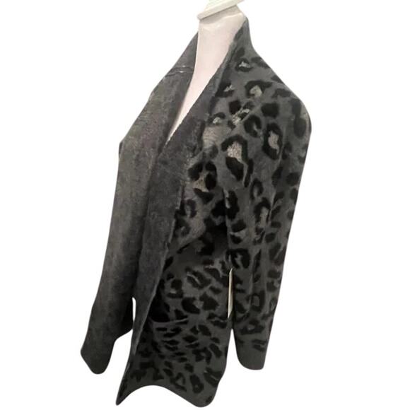 3045 NWT EVOLUTION by CYRUS Slate Cheetah Cardigan in XL - Picture 3 of 3